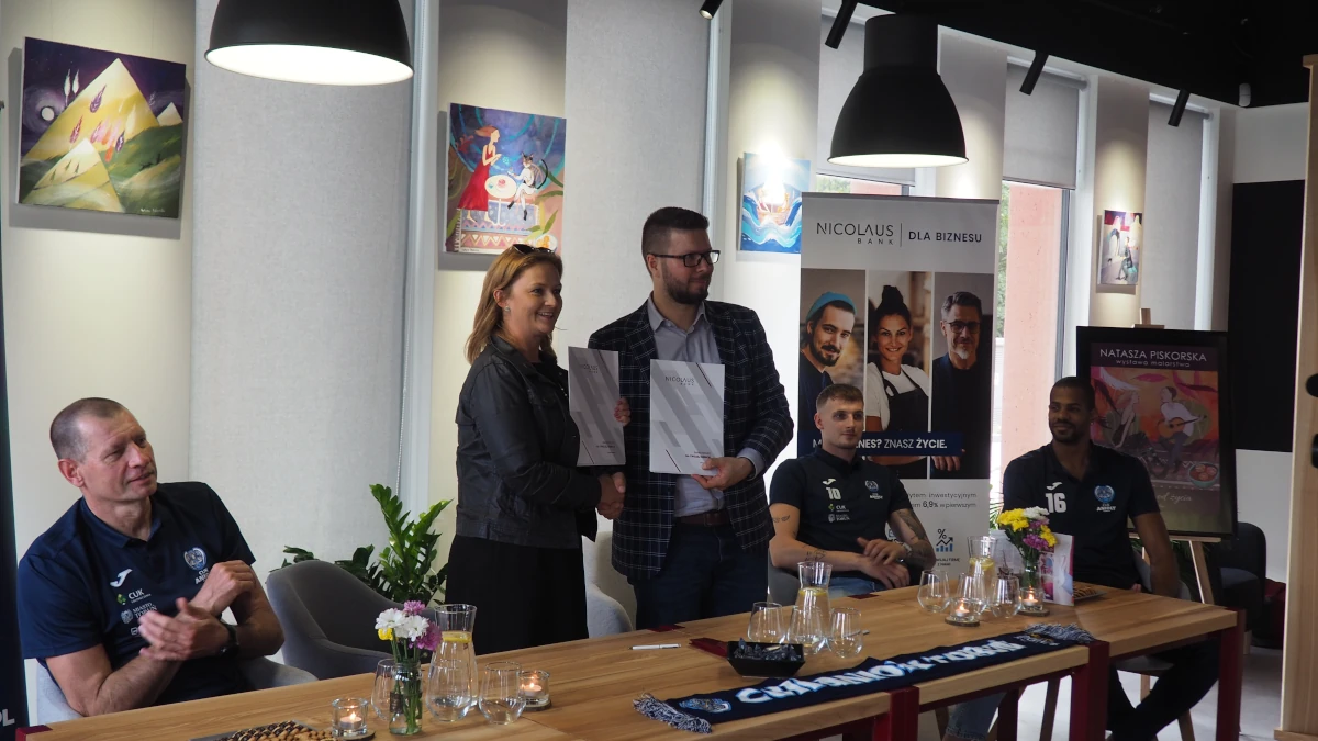 Nicolaus Bank w swojej kawiarni Nicolaus Bank Cafe podpisał kolejną umowę współpracy z klubem siatkarskim Anioły Toruń.